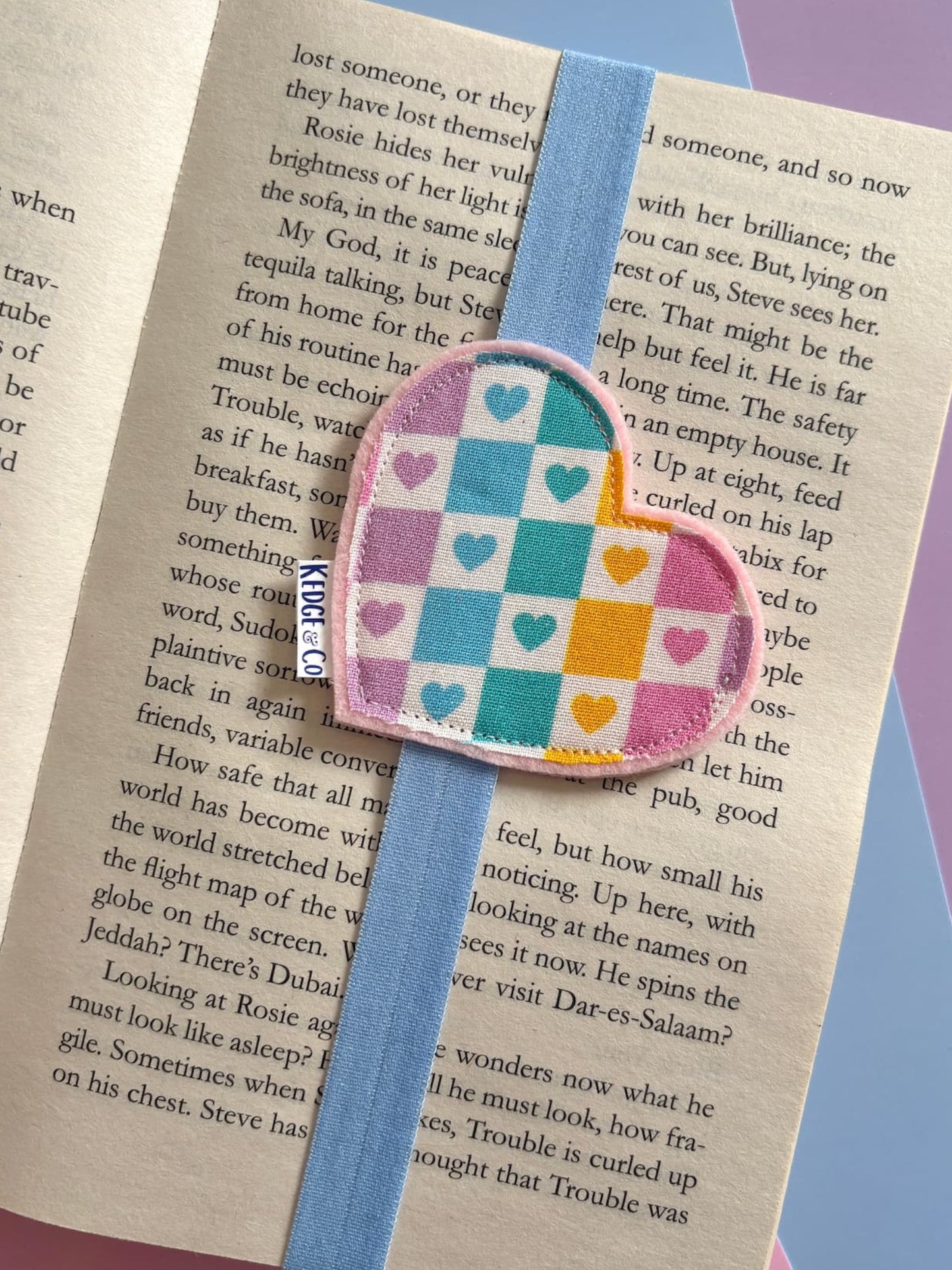 Checked Heart Elastic Bookmark