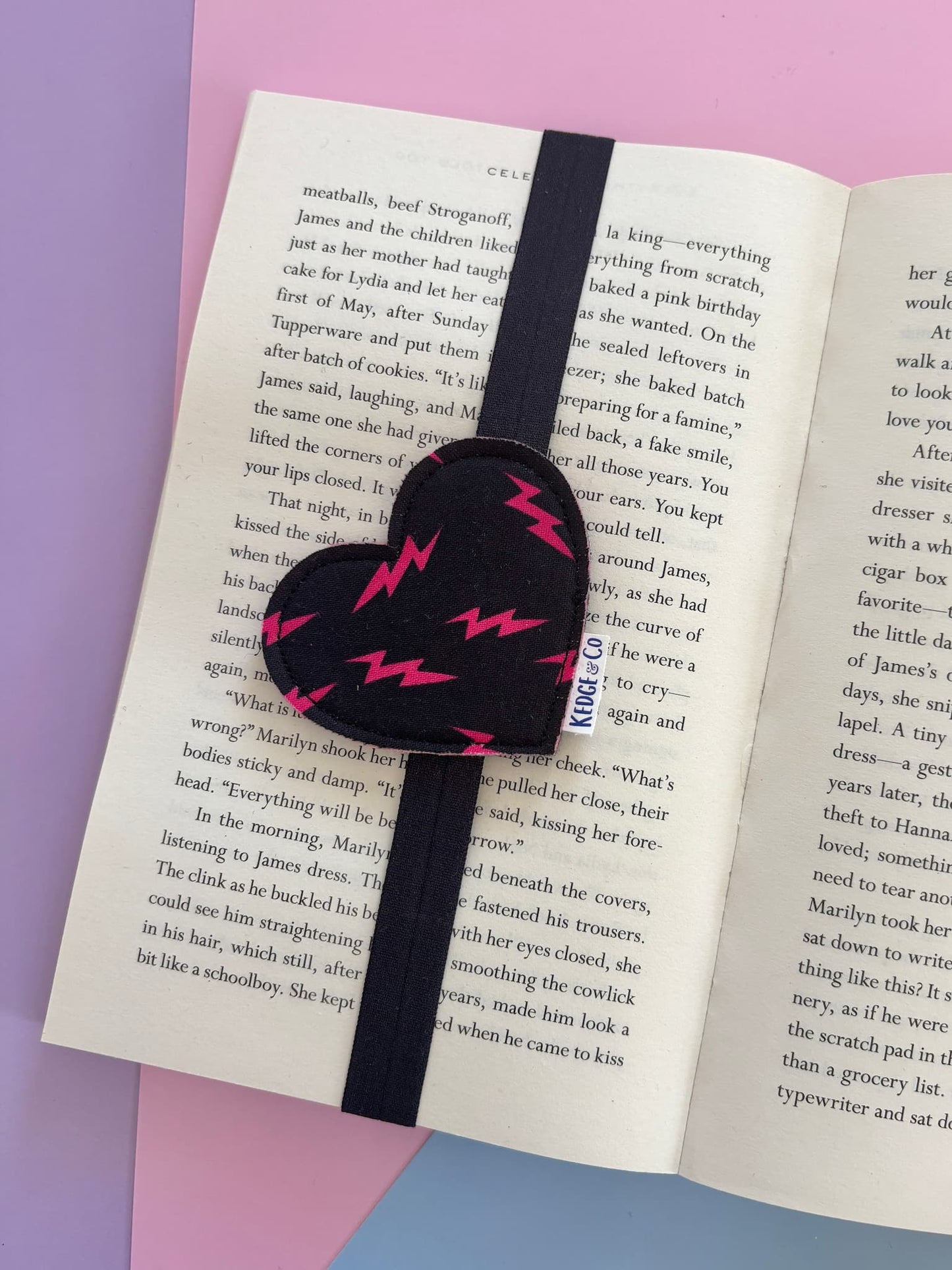 Black Heart Elastic Bookmark